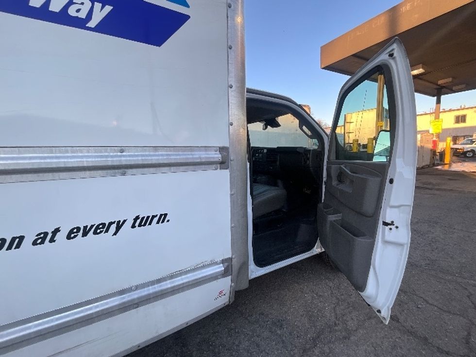 Light Duty Box Truck-Light and Medium Duty Trucks-GMC-2021-Savana G33903-Alexandria-VA-71,489\n\t\tmiles-$ 34,500 - Image 20