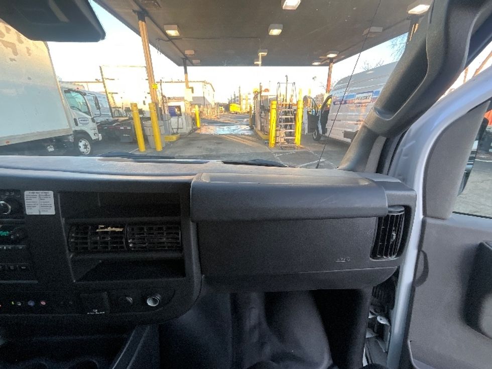 Light Duty Box Truck-Light and Medium Duty Trucks-GMC-2021-Savana G33903-Alexandria-VA-71,489\n\t\tmiles-$ 34,500 - Image 21