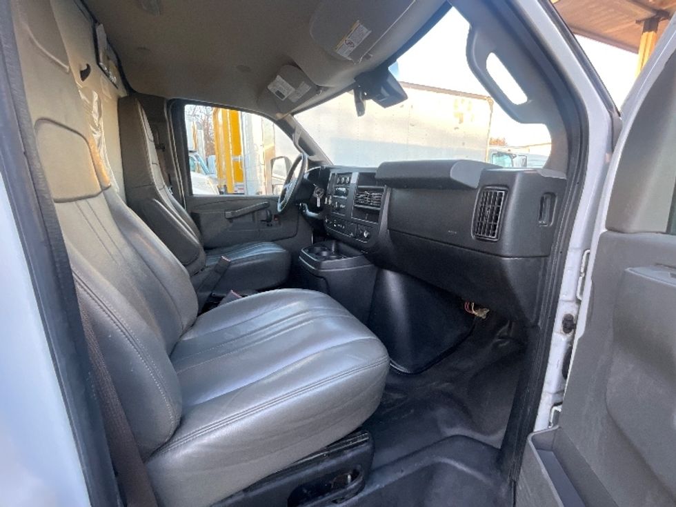 Light Duty Box Truck-Light and Medium Duty Trucks-GMC-2021-Savana G33903-Alexandria-VA-71,489\n\t\tmiles-$ 34,500 - Image 22