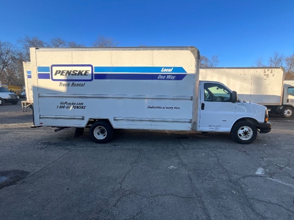 Light Duty Box Truck-Light and Medium Duty Trucks-GMC-2021-Savana G33903-Alexandria-VA-71,489\n\t\tmiles-$ 34,500 - Image 4