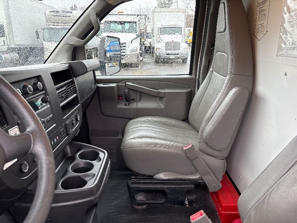 Light Duty Box Truck-Light and Medium Duty Trucks-GMC-2021-Savana G33903-Alexandria-VA-87,418\n\t\tmiles-$ 30,000 - Image 19