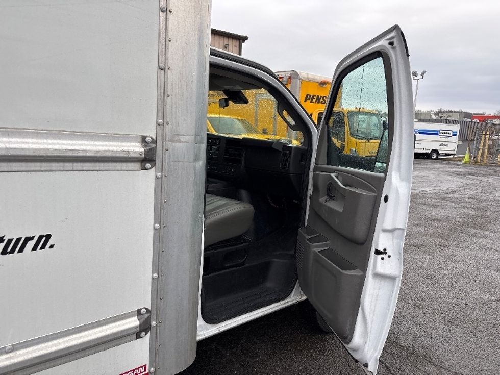 Light Duty Box Truck-Light and Medium Duty Trucks-GMC-2021-Savana G33903-Alexandria-VA-87,418\n\t\tmiles-$ 30,000 - Image 20