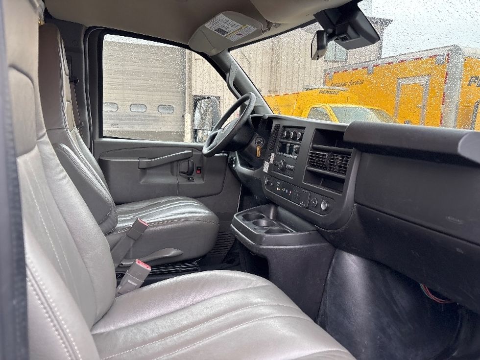Light Duty Box Truck-Light and Medium Duty Trucks-GMC-2021-Savana G33903-Alexandria-VA-87,418\n\t\tmiles-$ 30,000 - Image 22