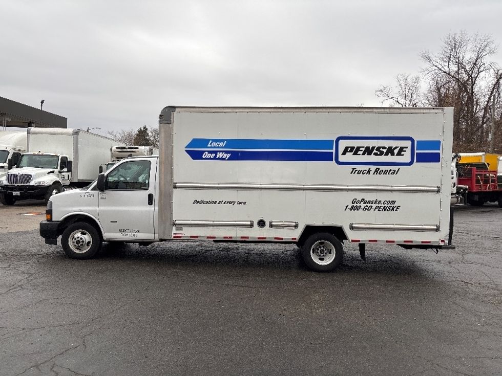 Light Duty Box Truck-Light and Medium Duty Trucks-GMC-2021-Savana G33903-Alexandria-VA-87,418\n\t\tmiles-$ 30,000 - Image 4