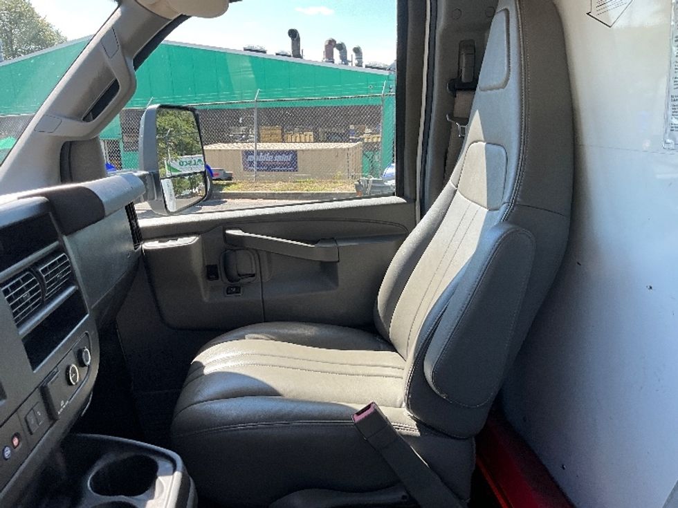 Light Duty Box Truck-Light and Medium Duty Trucks-GMC-2021-Savana G33903-Alexandria-VA-89,272\n\t\tmiles-$ 29,750 - Image 17
