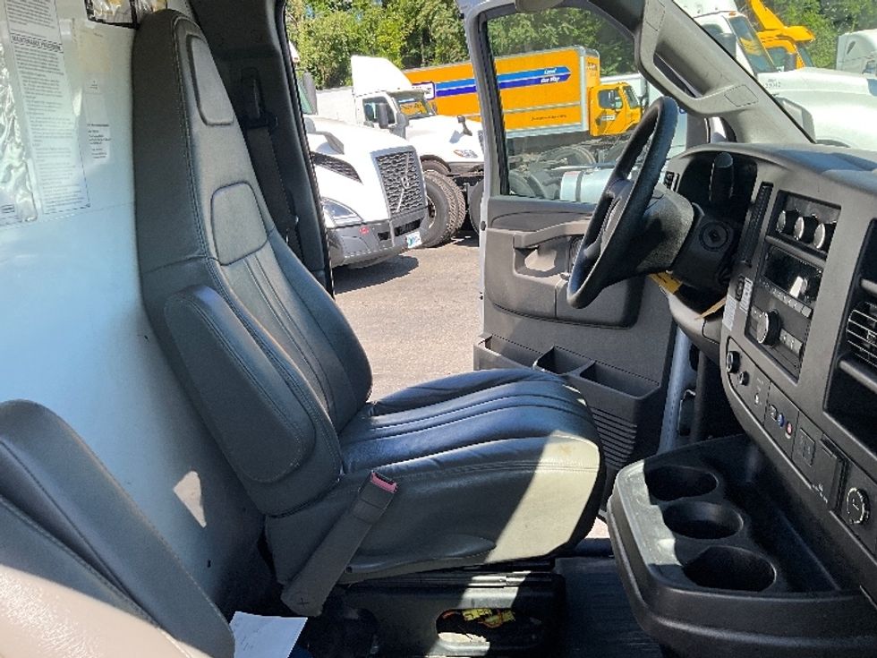 Light Duty Box Truck-Light and Medium Duty Trucks-GMC-2021-Savana G33903-Alexandria-VA-89,272\n\t\tmiles-$ 29,750 - Image 20