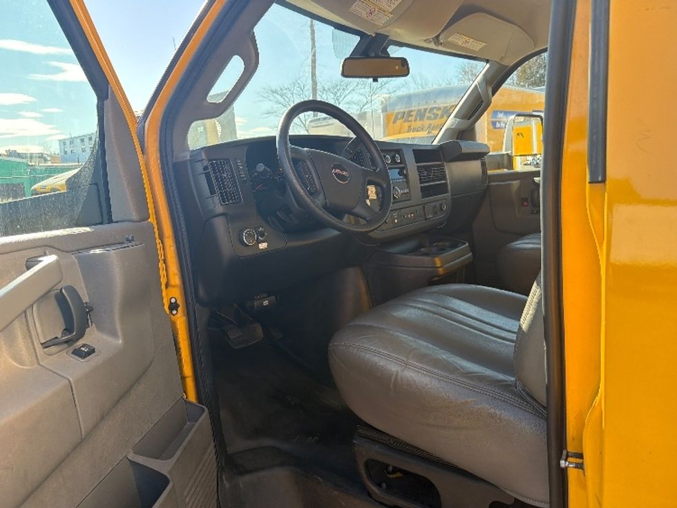 Light Duty Box Truck-Light and Medium Duty Trucks-GMC-2021-Savana G33903-Alexandria-VA-91,873\n\t\tmiles-$ 26,500 - Image 16