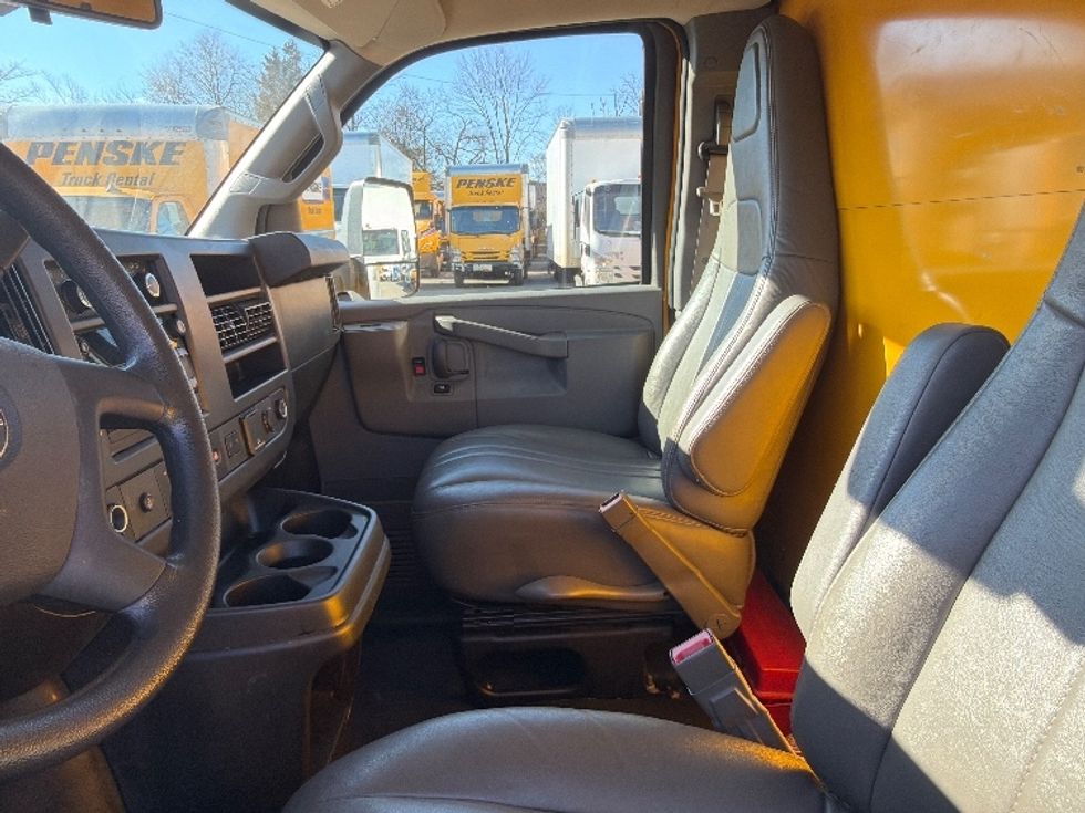 Light Duty Box Truck-Light and Medium Duty Trucks-GMC-2021-Savana G33903-Alexandria-VA-91,873\n\t\tmiles-$ 26,500 - Image 19