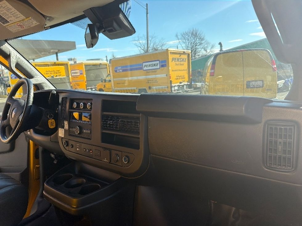 Light Duty Box Truck-Light and Medium Duty Trucks-GMC-2021-Savana G33903-Alexandria-VA-91,873\n\t\tmiles-$ 26,500 - Image 21