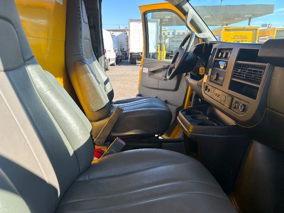 Light Duty Box Truck-Light and Medium Duty Trucks-GMC-2021-Savana G33903-Alexandria-VA-91,873\n\t\tmiles-$ 26,500 - Image 22