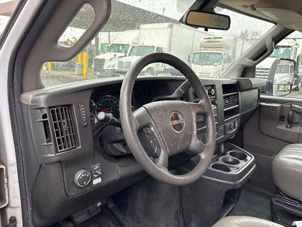 Light Duty Box Truck-Light and Medium Duty Trucks-GMC-2021-Savana G33903-Alexandria-VA-95,472\n\t\tmiles-$ 29,000 - Image 17