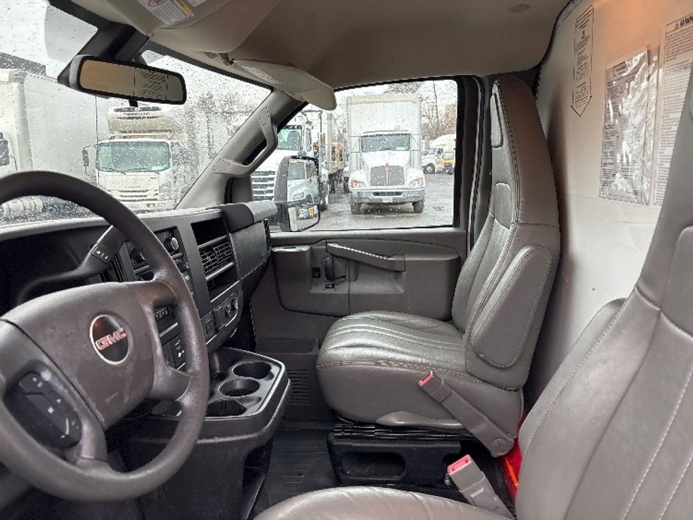 Light Duty Box Truck-Light and Medium Duty Trucks-GMC-2021-Savana G33903-Alexandria-VA-95,472\n\t\tmiles-$ 29,000 - Image 19