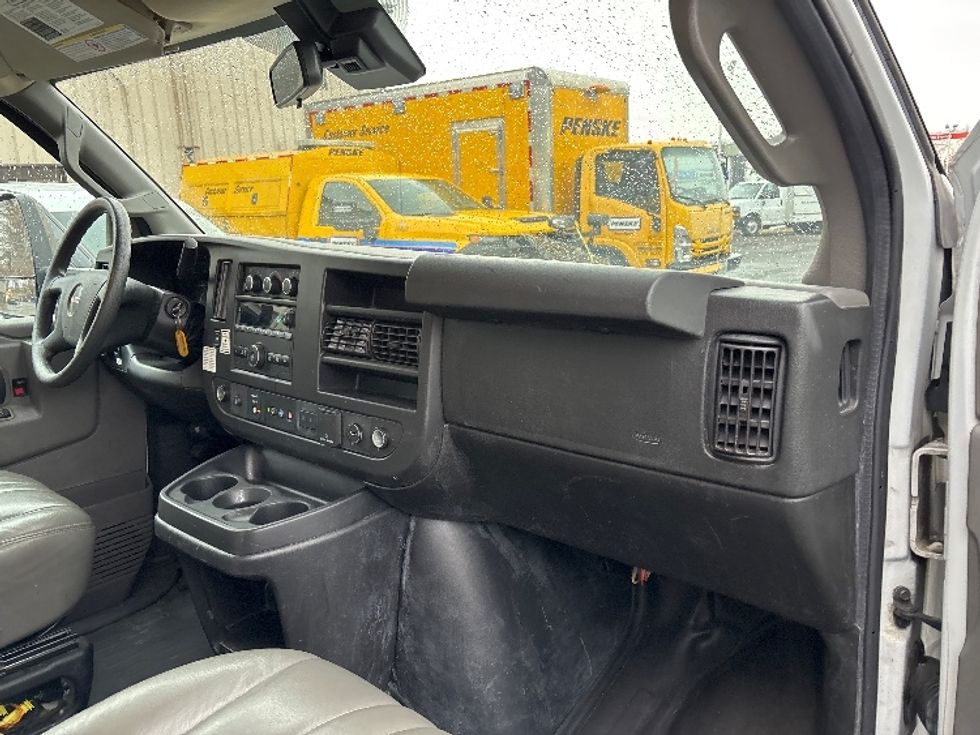 Light Duty Box Truck-Light and Medium Duty Trucks-GMC-2021-Savana G33903-Alexandria-VA-95,472\n\t\tmiles-$ 29,000 - Image 21