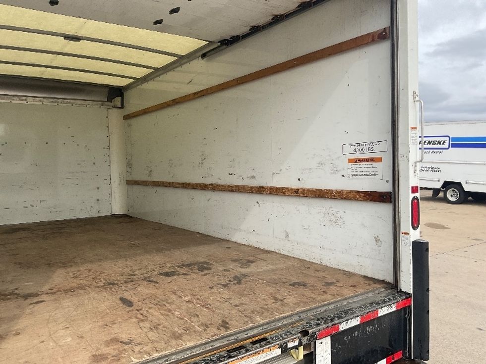 Light Duty Box Truck-Light and Medium Duty Trucks-GMC-2021-Savana G33903-Allen Park-MI-104,902\n\t\tmiles-$ 27,250 - Image 11