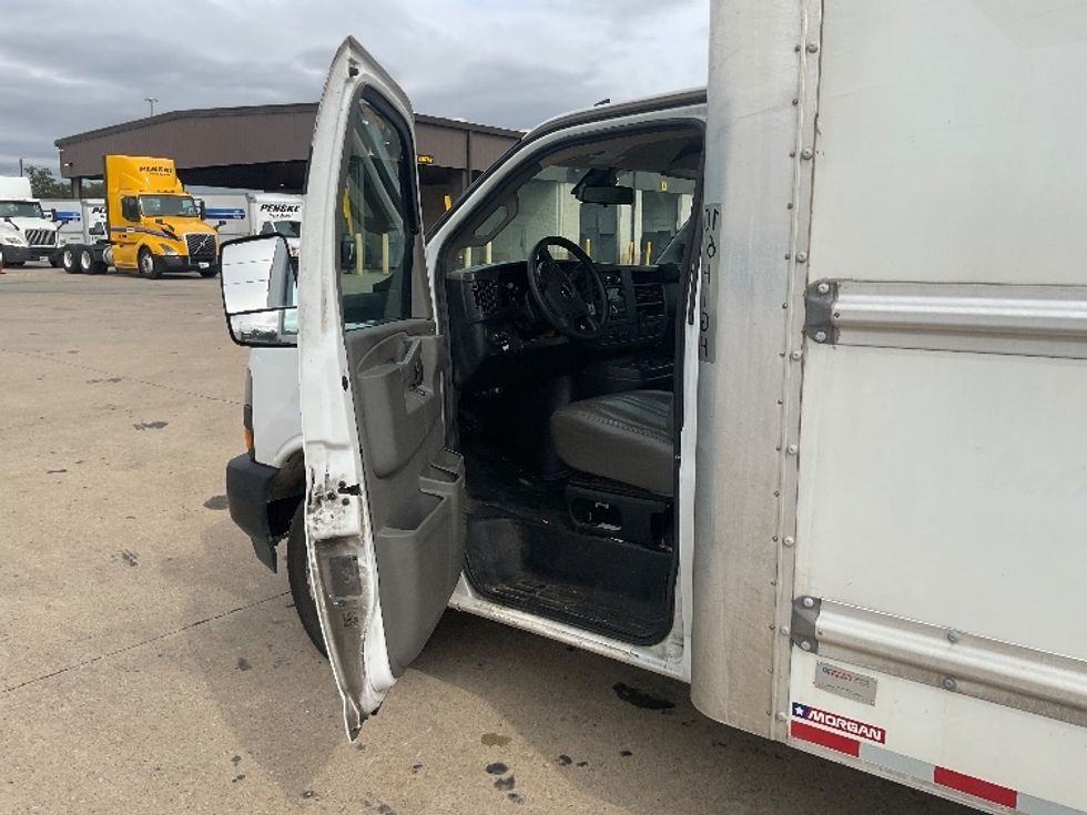 Light Duty Box Truck-Light and Medium Duty Trucks-GMC-2021-Savana G33903-Allen Park-MI-104,902\n\t\tmiles-$ 27,250 - Image 14