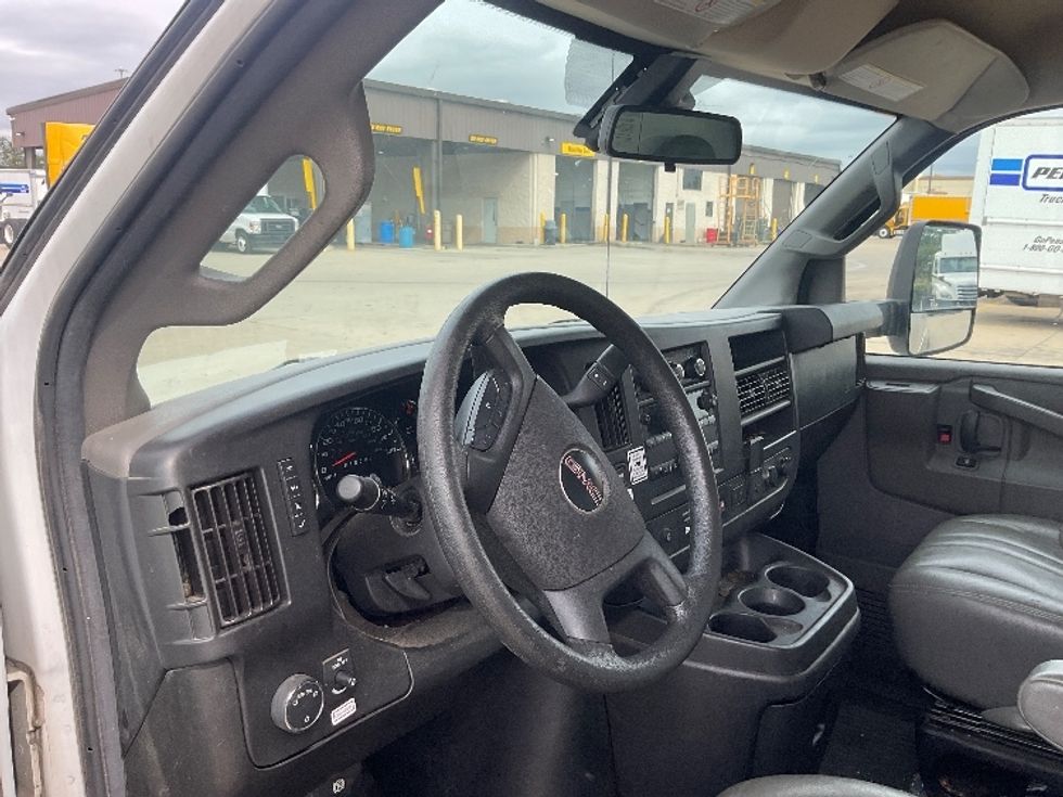 Light Duty Box Truck-Light and Medium Duty Trucks-GMC-2021-Savana G33903-Allen Park-MI-104,902\n\t\tmiles-$ 27,250 - Image 15