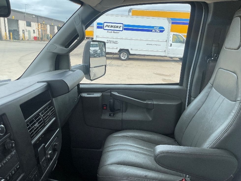 Light Duty Box Truck-Light and Medium Duty Trucks-GMC-2021-Savana G33903-Allen Park-MI-104,902\n\t\tmiles-$ 27,250 - Image 17