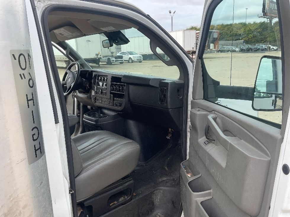 Light Duty Box Truck-Light and Medium Duty Trucks-GMC-2021-Savana G33903-Allen Park-MI-104,902\n\t\tmiles-$ 27,250 - Image 18