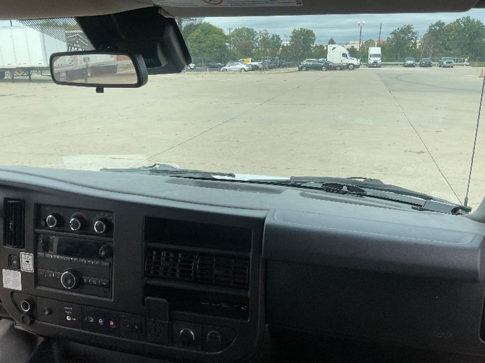 Light Duty Box Truck-Light and Medium Duty Trucks-GMC-2021-Savana G33903-Allen Park-MI-104,902\n\t\tmiles-$ 27,250 - Image 19