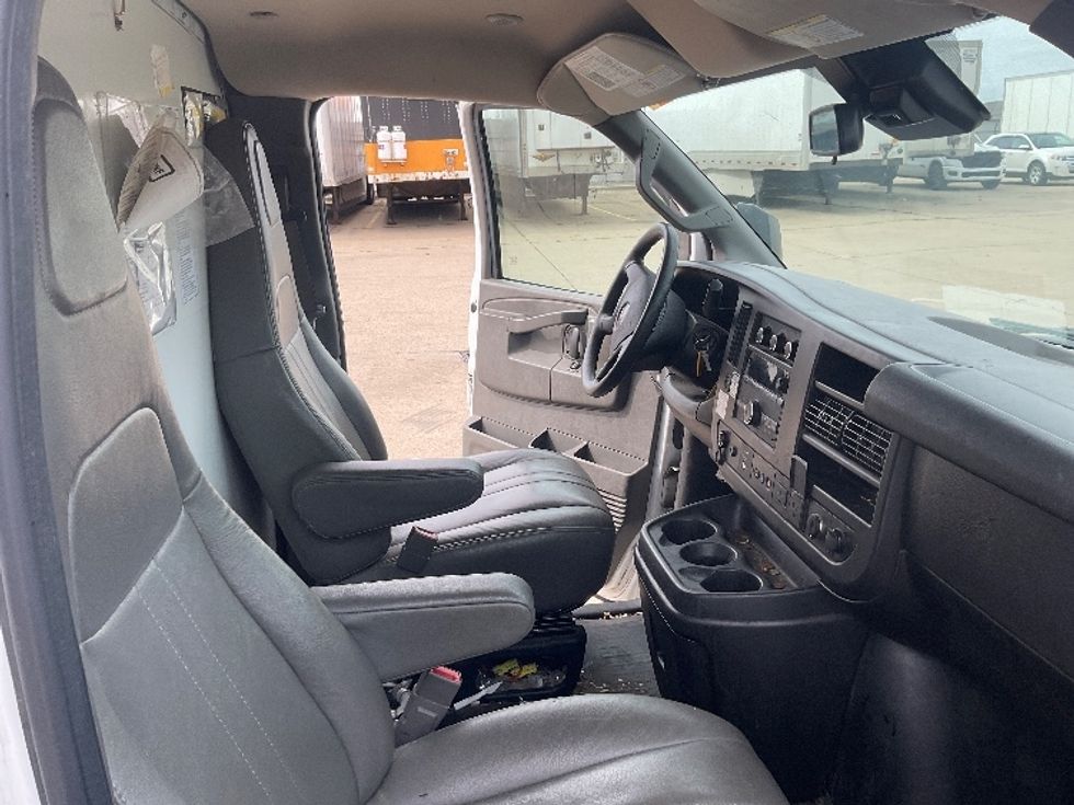 Light Duty Box Truck-Light and Medium Duty Trucks-GMC-2021-Savana G33903-Allen Park-MI-104,902\n\t\tmiles-$ 27,250 - Image 20