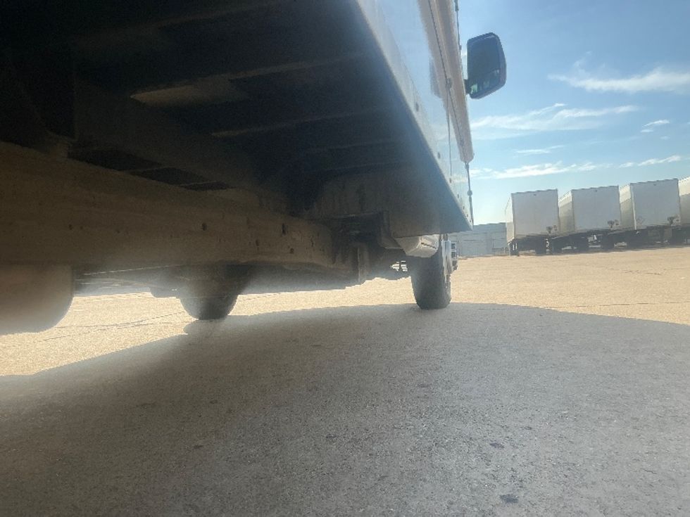 Light Duty Box Truck-Light and Medium Duty Trucks-GMC-2021-Savana G33903-Allen Park-MI-122,745\n\t\tmiles-$ 27,250 - Image 13