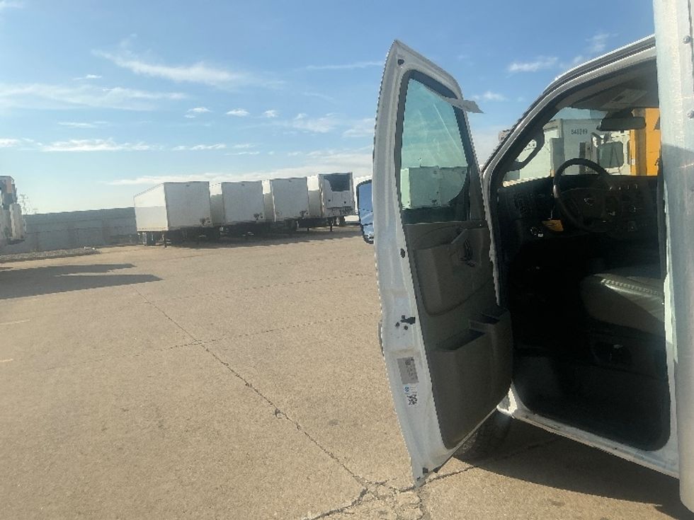Light Duty Box Truck-Light and Medium Duty Trucks-GMC-2021-Savana G33903-Allen Park-MI-122,745\n\t\tmiles-$ 27,250 - Image 15