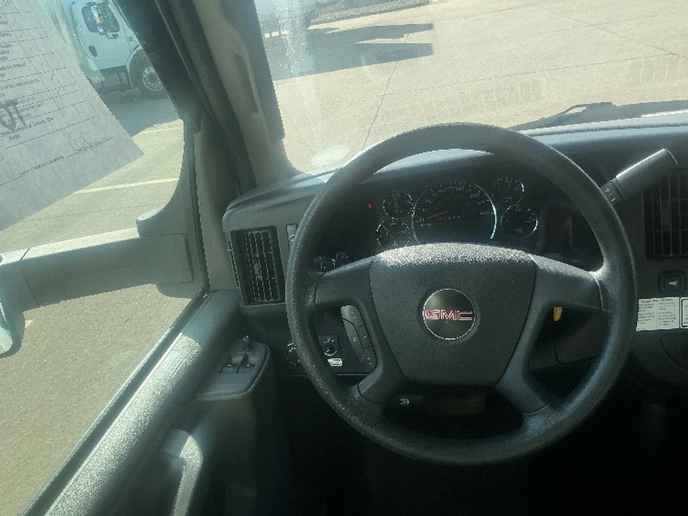 Light Duty Box Truck-Light and Medium Duty Trucks-GMC-2021-Savana G33903-Allen Park-MI-122,745\n\t\tmiles-$ 27,250 - Image 17