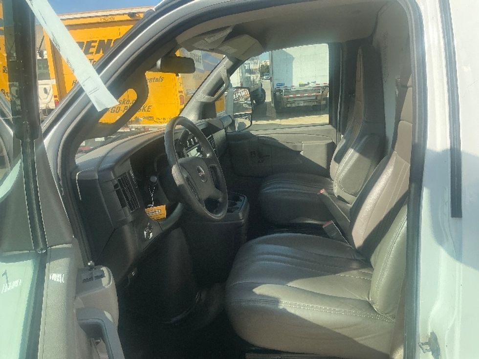 Light Duty Box Truck-Light and Medium Duty Trucks-GMC-2021-Savana G33903-Allen Park-MI-122,745\n\t\tmiles-$ 27,250 - Image 18