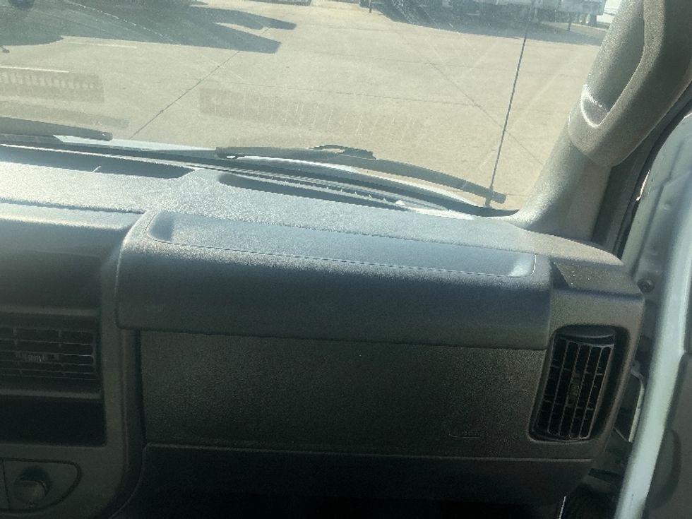 Light Duty Box Truck-Light and Medium Duty Trucks-GMC-2021-Savana G33903-Allen Park-MI-122,745\n\t\tmiles-$ 27,250 - Image 20