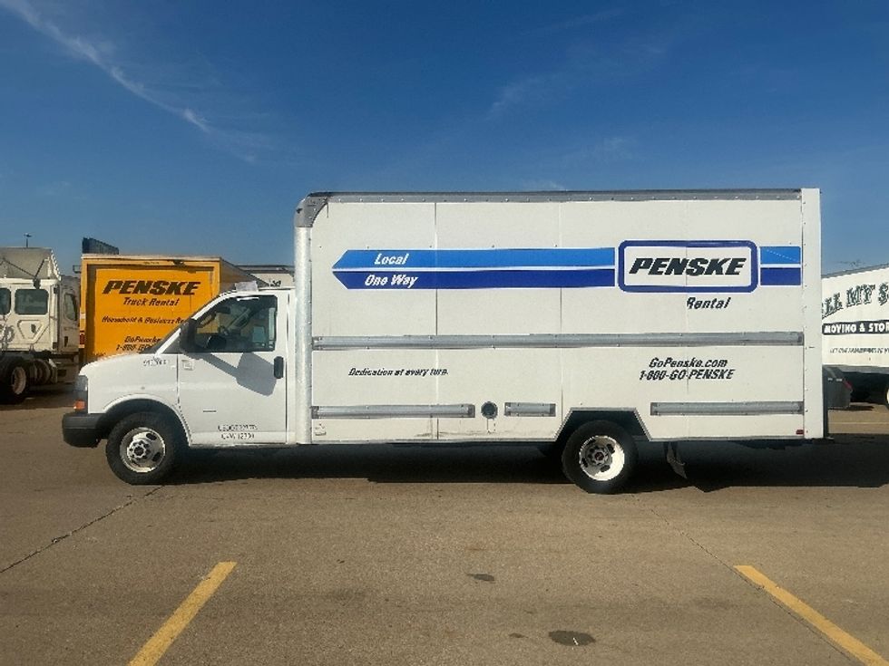 Light Duty Box Truck-Light and Medium Duty Trucks-GMC-2021-Savana G33903-Allen Park-MI-122,745\n\t\tmiles-$ 27,250 - Image 4