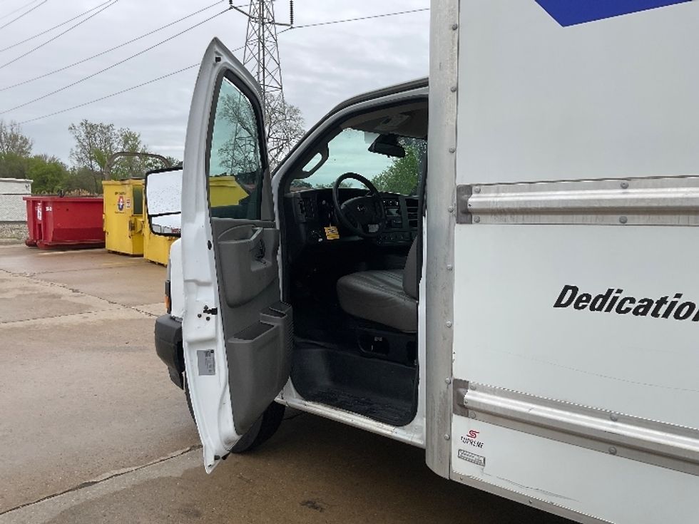 Light Duty Box Truck-Light and Medium Duty Trucks-GMC-2021-Savana G33903-Allen Park-MI-93,099\n\t\tmiles-$ 28,000 - Image 14