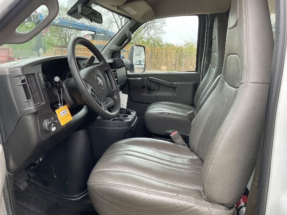 Light Duty Box Truck-Light and Medium Duty Trucks-GMC-2021-Savana G33903-Allen Park-MI-93,099\n\t\tmiles-$ 28,000 - Image 17