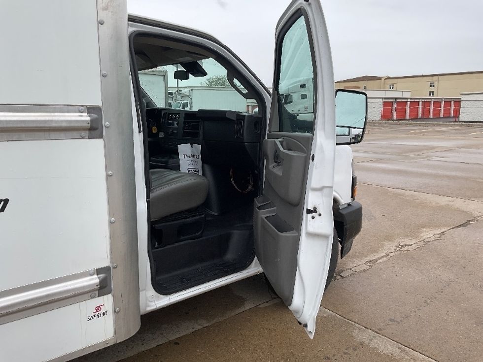 Light Duty Box Truck-Light and Medium Duty Trucks-GMC-2021-Savana G33903-Allen Park-MI-93,099\n\t\tmiles-$ 28,000 - Image 18