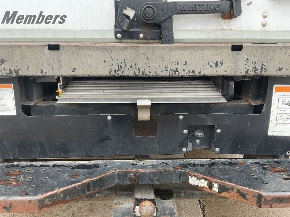 Light Duty Box Truck-Light and Medium Duty Trucks-GMC-2021-Savana G33903-Allen Park-MI-93,099\n\t\tmiles-$ 28,000 - Image 23
