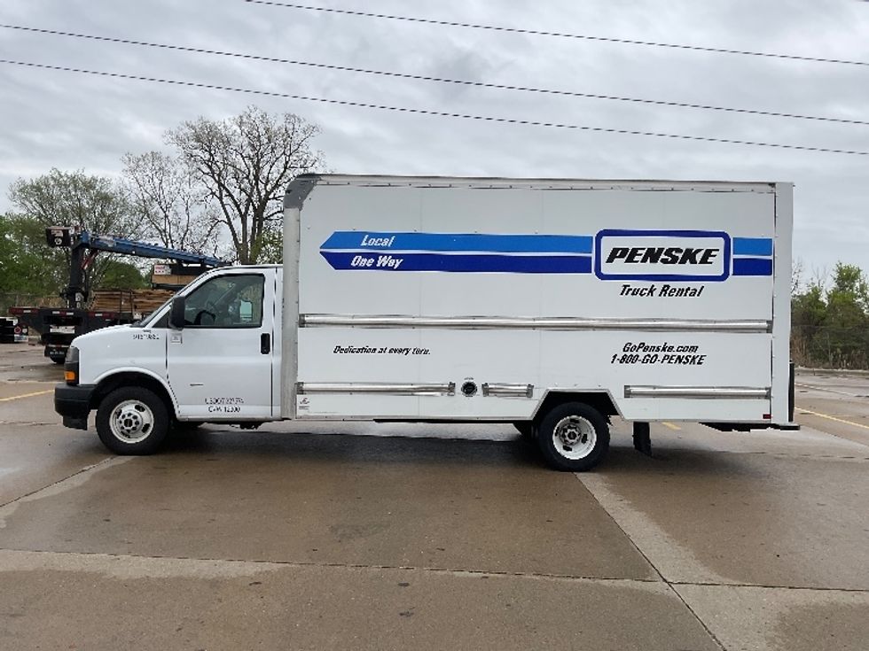 Light Duty Box Truck-Light and Medium Duty Trucks-GMC-2021-Savana G33903-Allen Park-MI-93,099\n\t\tmiles-$ 28,000 - Image 3