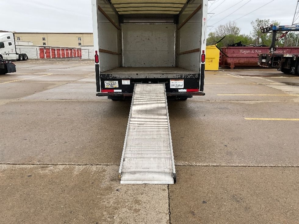 Light Duty Box Truck-Light and Medium Duty Trucks-GMC-2021-Savana G33903-Allen Park-MI-93,099\n\t\tmiles-$ 28,000 - Image 8