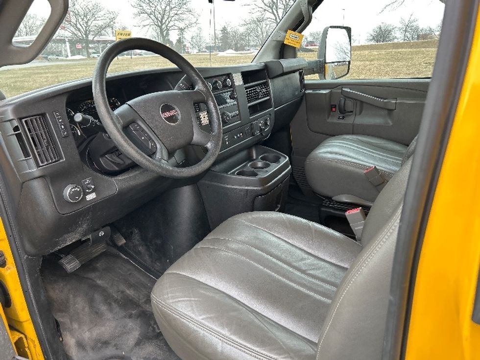 Light Duty Box Truck-Light and Medium Duty Trucks-GMC-2021-Savana G33903-Allentown-PA-102,734\n\t\tmiles-$ 25,500 - Image 17