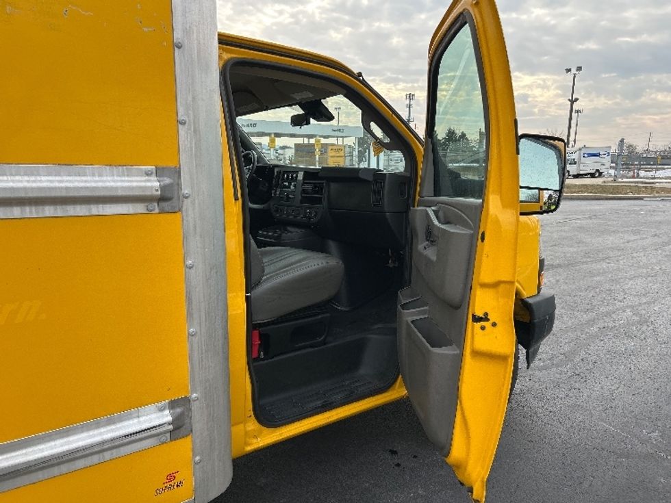 Light Duty Box Truck-Light and Medium Duty Trucks-GMC-2021-Savana G33903-Allentown-PA-102,734\n\t\tmiles-$ 25,500 - Image 18
