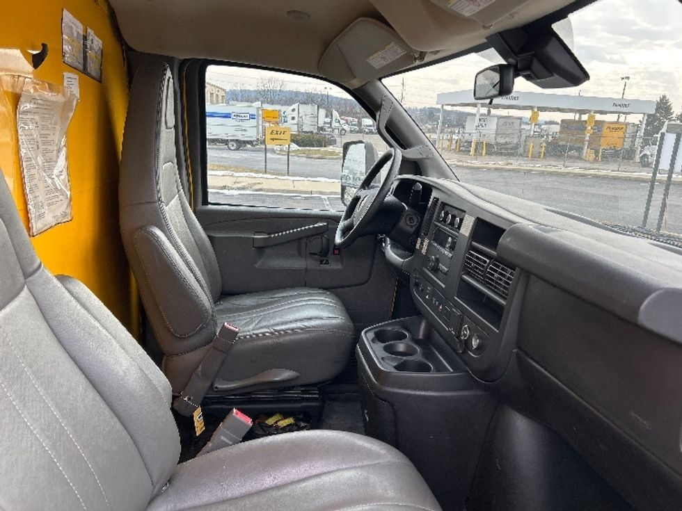 Light Duty Box Truck-Light and Medium Duty Trucks-GMC-2021-Savana G33903-Allentown-PA-102,734\n\t\tmiles-$ 25,500 - Image 22