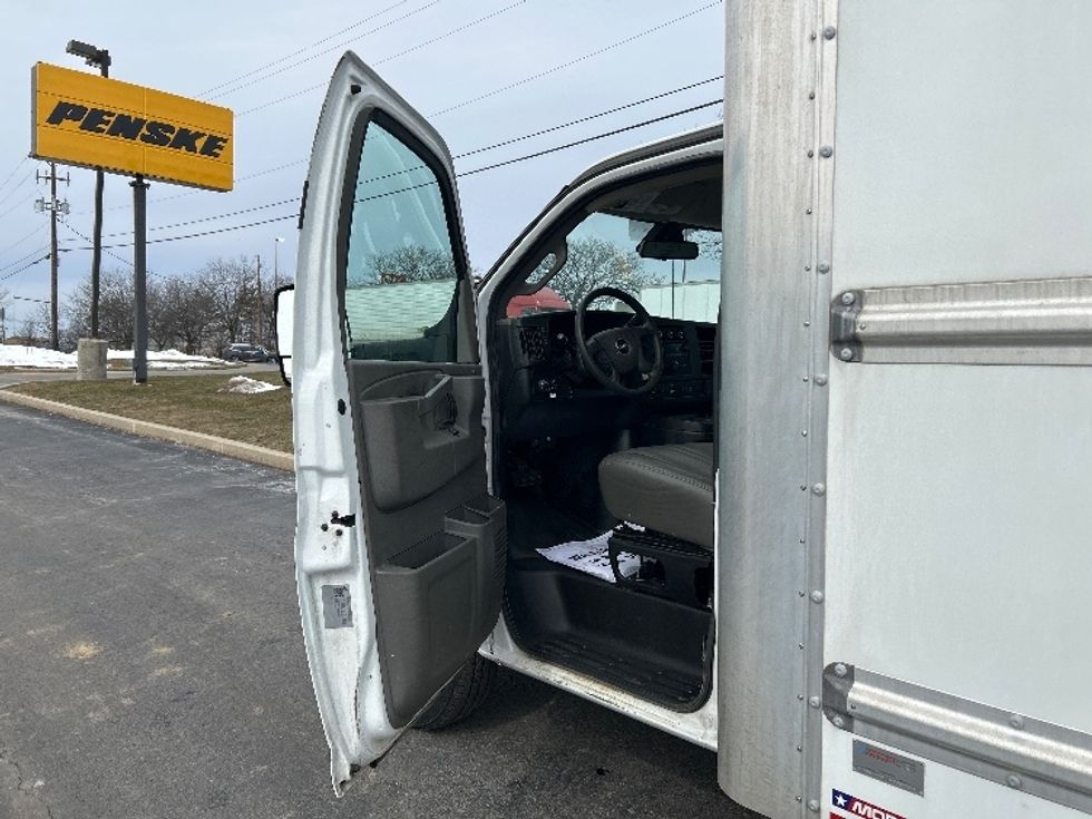 Light Duty Box Truck-Light and Medium Duty Trucks-GMC-2021-Savana G33903-Allentown-PA-51,812\n\t\tmiles-$ 33,750 - Image 16