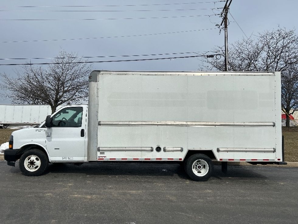 Light Duty Box Truck-Light and Medium Duty Trucks-GMC-2021-Savana G33903-Allentown-PA-51,812\n\t\tmiles-$ 33,750 - Image 4