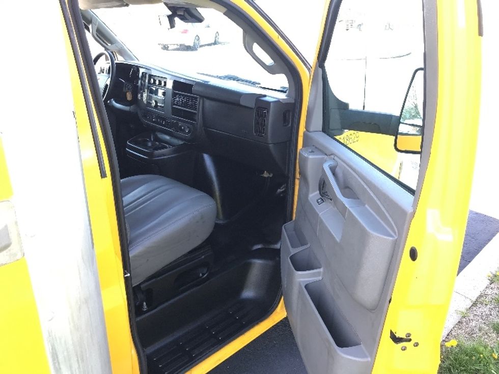 Light Duty Box Truck-Light and Medium Duty Trucks-GMC-2021-Savana G33903-Allentown-PA-91,918\n\t\tmiles-$ 26,250 - Image 17