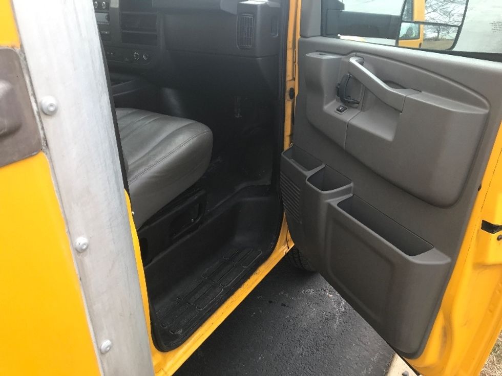 Light Duty Box Truck-Light and Medium Duty Trucks-GMC-2021-Savana G33903-Allentown-PA-99,046\n\t\tmiles-$ 25,750 - Image 20