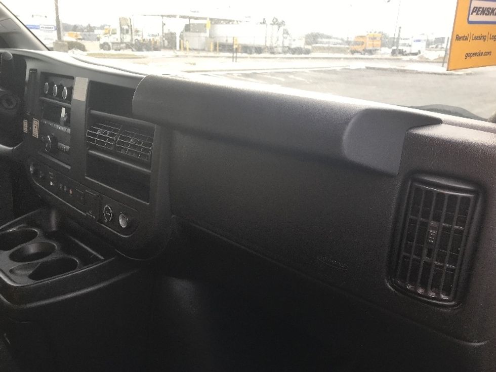 Light Duty Box Truck-Light and Medium Duty Trucks-GMC-2021-Savana G33903-Allentown-PA-99,046\n\t\tmiles-$ 25,750 - Image 21