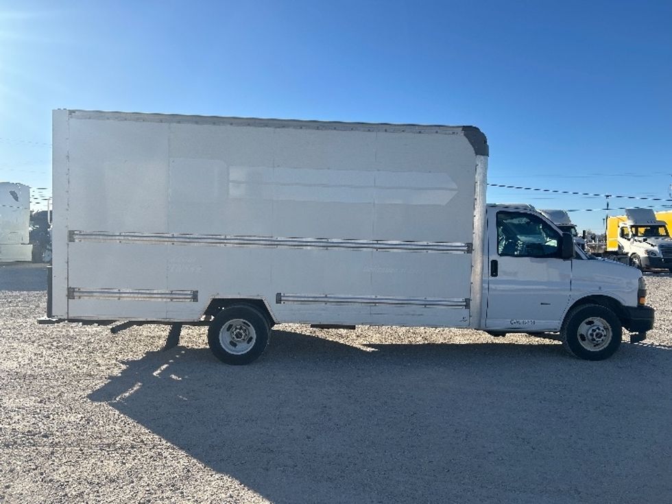 Light Duty Box Truck-Light and Medium Duty Trucks-GMC-2021-Savana G33903-Amarillo-TX-113,808\n\t\tmiles-$ 27,750 - Image 15