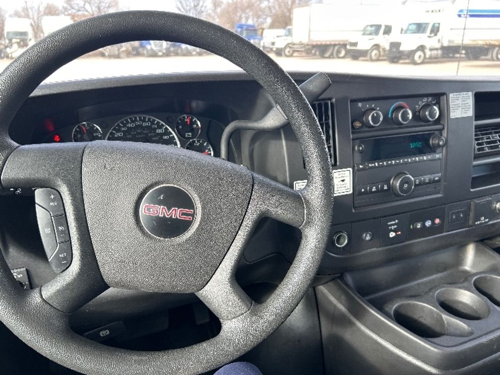 Light Duty Box Truck-Light and Medium Duty Trucks-GMC-2021-Savana G33903-Amarillo-TX-113,808\n\t\tmiles-$ 27,750 - Image 18