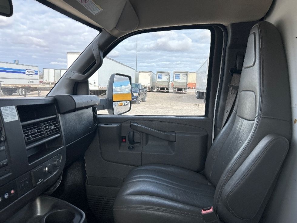 Light Duty Box Truck-Light and Medium Duty Trucks-GMC-2021-Savana G33903-Amarillo-TX-113,808\n\t\tmiles-$ 27,750 - Image 19