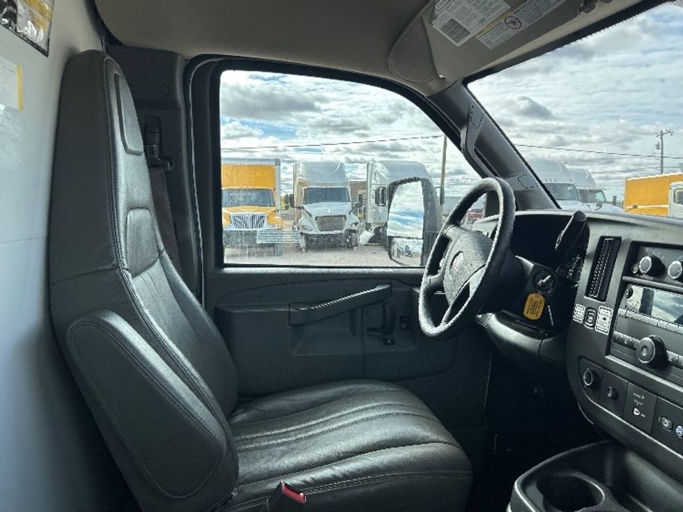 Light Duty Box Truck-Light and Medium Duty Trucks-GMC-2021-Savana G33903-Amarillo-TX-113,808\n\t\tmiles-$ 27,750 - Image 22