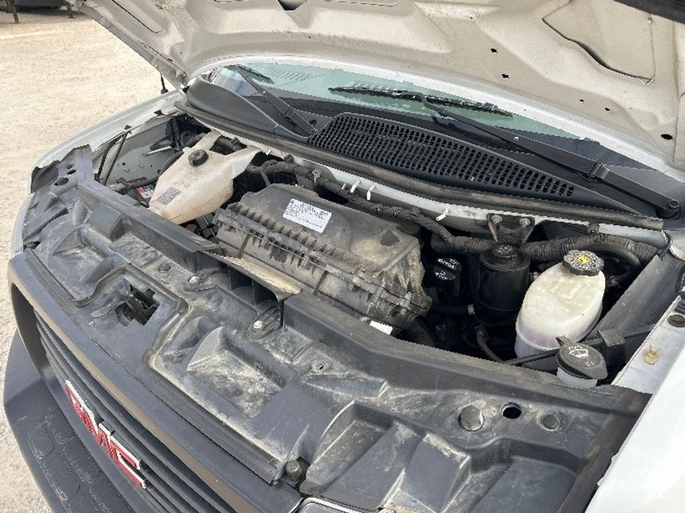 Light Duty Box Truck-Light and Medium Duty Trucks-GMC-2021-Savana G33903-Amarillo-TX-113,808\n\t\tmiles-$ 27,750 - Image 24