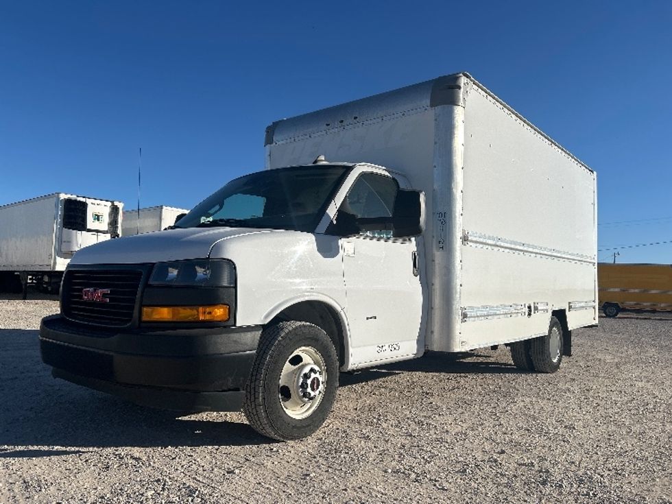Light Duty Box Truck-Light and Medium Duty Trucks-GMC-2021-Savana G33903-Amarillo-TX-113,808\n\t\tmiles-$ 27,750 - Image 3
